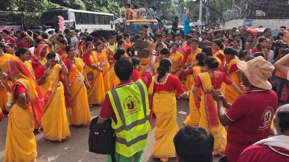 উলটো রথ টানার মধ্য দিয়ে সম্পন্ন হলো রথযাত্রা উৎসব