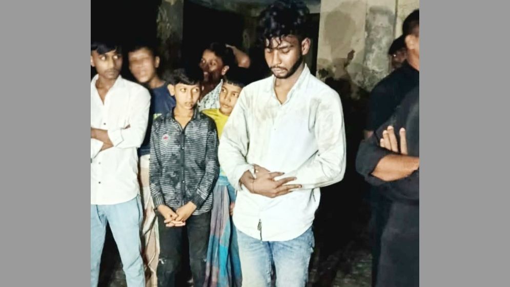 হাঁস চুরির দায়ে আটক যুবককে ১০০ রাকাত নামাজ পড়িয়ে মুক্তি