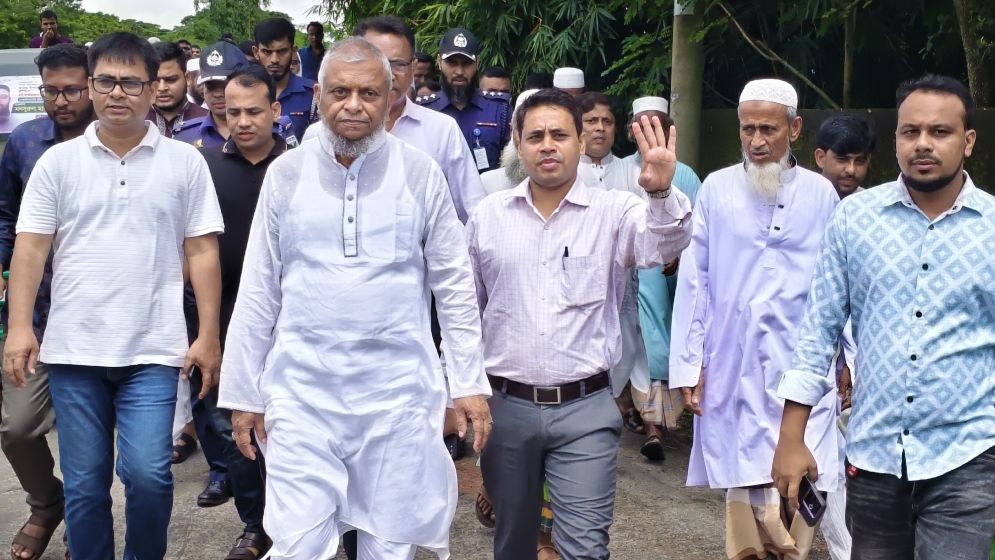গোয়াইনঘাটের সড়ক পরিদর্শনে মন্ত্রী আরিফুল হক