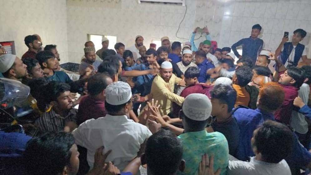 নিজামীপুত্রের নামাজে ইমামতি নিয়ে বিএনপি-জামায়াত কর্মীদের হাতাহাতি