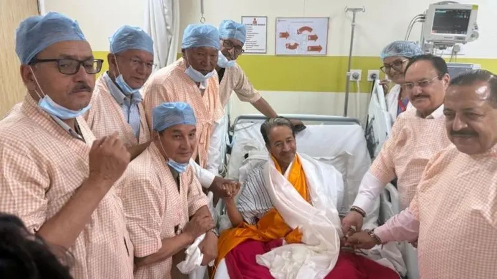 বিজেপি নেতাদের উপস্থিতিতে অনশন ভাঙলেন সোনম ওয়াংচুক