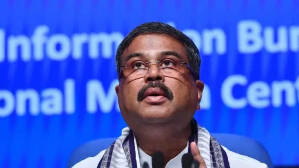 যে তিন কারণে পদত্যাগের সিদ্ধান্ত নেন ভারতের শিক্ষামন্ত্রী