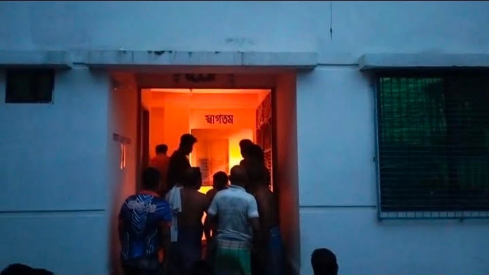 সাভারে কেমিক্যাল কারখানায় আগুন, ফায়ার ফাইটারসহ আহত ৫
