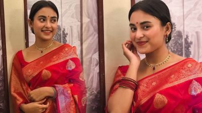 নান্দনিক সাজে ভক্তদের ধরা দিলেন তটিনী