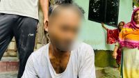 চোরকে বেঁধে ন্যাড়া করে দিলেন গ্রামবাসী