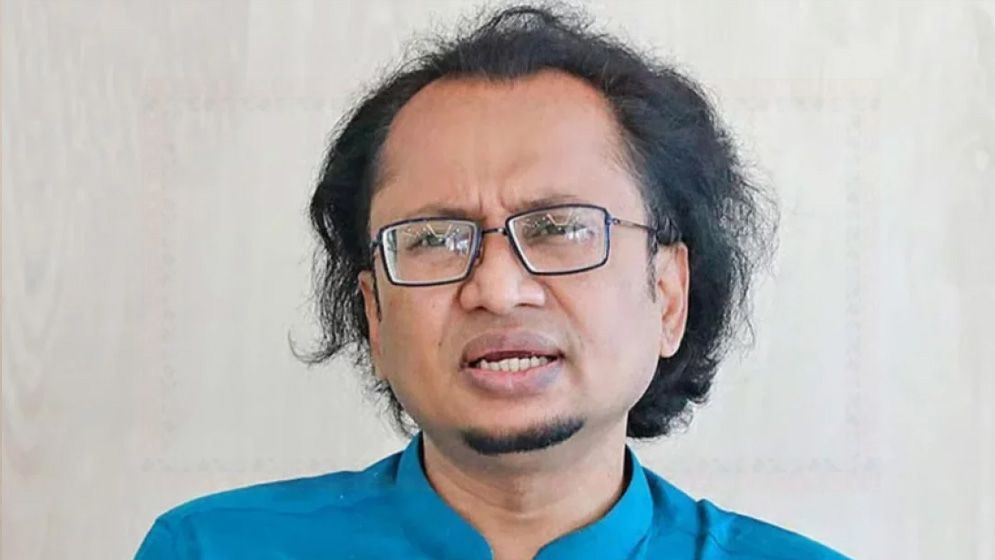 ৩২ ডিসিকে অবসরে পাঠানো নিয়ে যা বললেন উপদেষ্টা