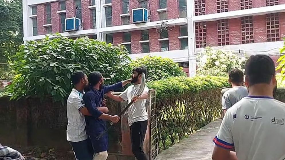 আম্মারসহ শিবির নেতাদের হামলায় আহত ২ শিক্ষার্থী কারাগারে