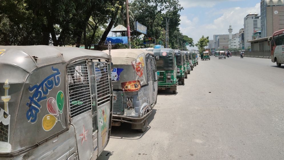 ৫ ঘণ্টা অপেক্ষার পর ৮০ টাকার গ্যাস
