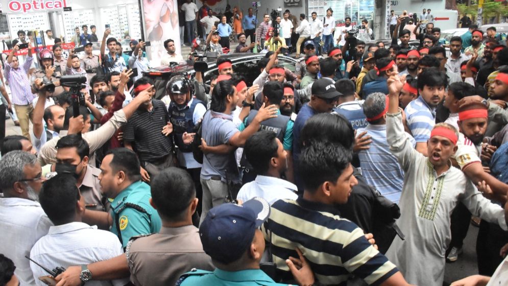 চট্টগ্রামে বিএনপি-এনসিপি নেতাদের মধ্যে হাতাহাতি