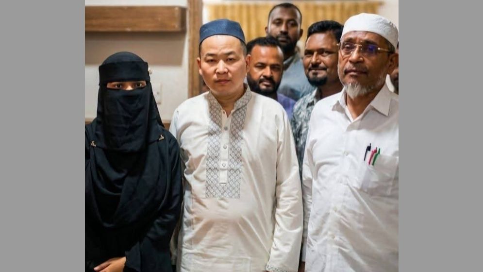 ফেসবুকে প্রেম, নেত্রকোনায় এসে তরুণীকে বিয়ে করলেন চীনা যুবক
