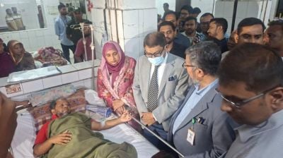 মিরপুরে দেওয়ালধসে আহতদের দেখতে গেলেন স্বাস্থ্যমন্ত্রী, সহযোগিতার আশ্বাস