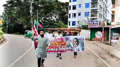 পটিয়া থানার ২শ গজ সামনে নিষিদ্ধ ছাত্রলীগের ঝটিকা মিছিল