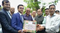 প্রধানমন্ত্রীর জন্য আনারস পাঠালেন ত্রিপুরার মুখ্যমন্ত্রী