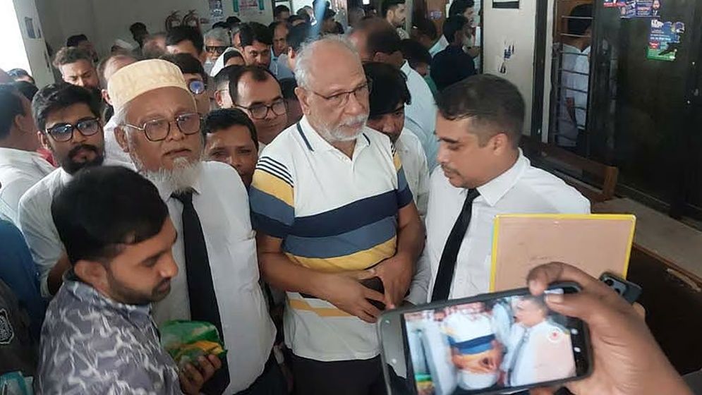 ট্রাইব্যুনালে হাজির করা হয়েছে লতিফ সিদ্দিকীকে