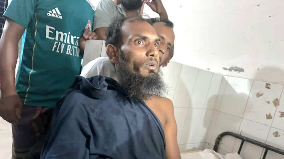 পরকীয়ার অভিযোগে জামায়াত নেতাকে মারধর