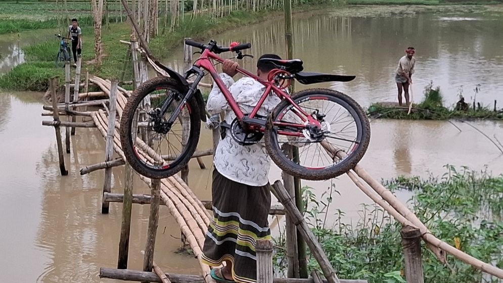 প্রতিশ্রুতি মিলেছে, সেতু মেলেনি