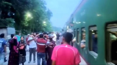 যাত্রীবাহী ট্রেন রেখে উধাও চালক