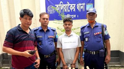 দেশীয় অস্ত্রসহ ১৮ মামলার আসামি পিচ্চি আকাশ গ্রেফতার