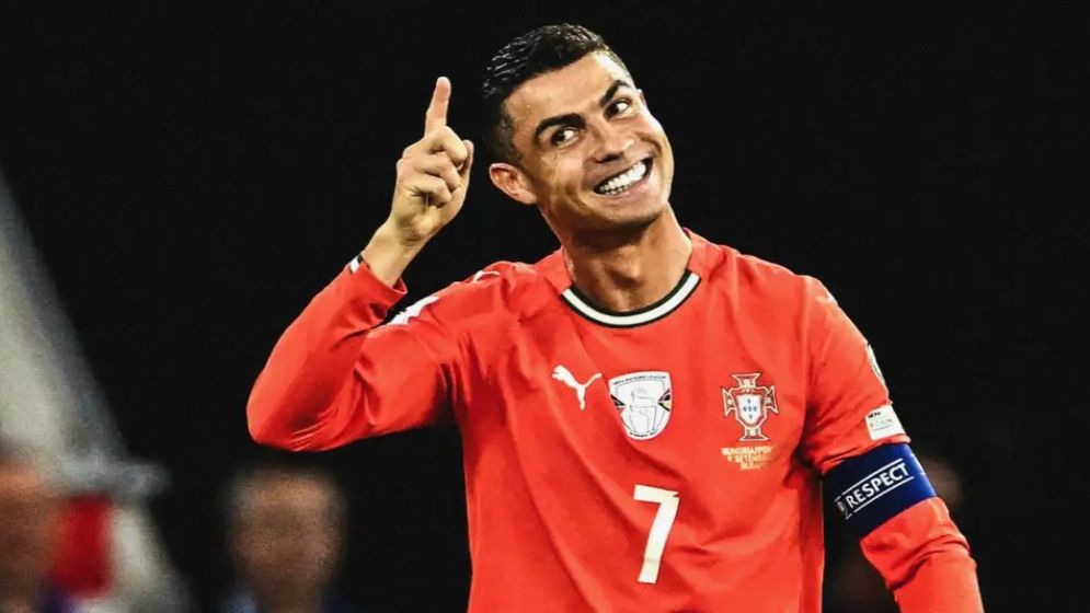 এআই নির্মিত পোস্টে মন্তব্য করে আবারও আলোচনায় রোনালদো