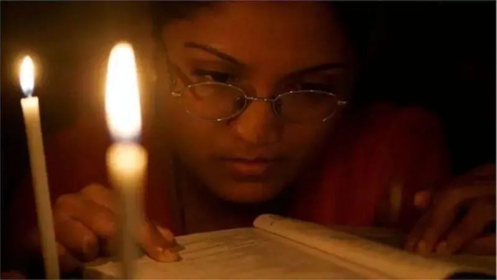 বিদ্যুৎ বিতরণের দায়িত্ব বেসরকারি খাতে গেলে সমাধান নাকি নতুন দুর্ভোগ?