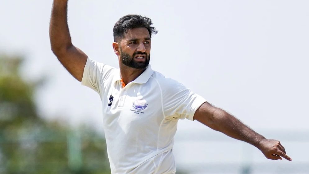 ভারতীয় দলে ডাক পাওয়া কে এই আকিব নবি