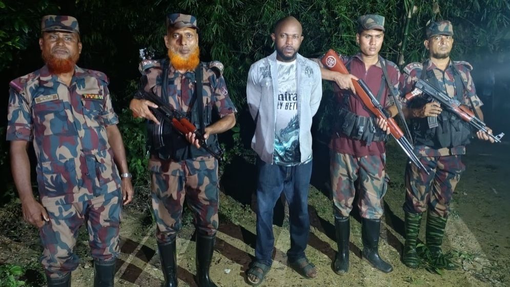 ফেনী সীমান্তে নাইজেরিয়ান নাগরিক আটক