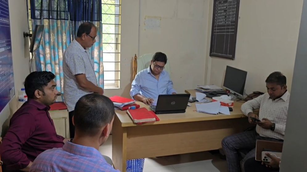 গাজীপুরে ভূমি অফিসের সব কর্মকর্তা বরখাস্ত