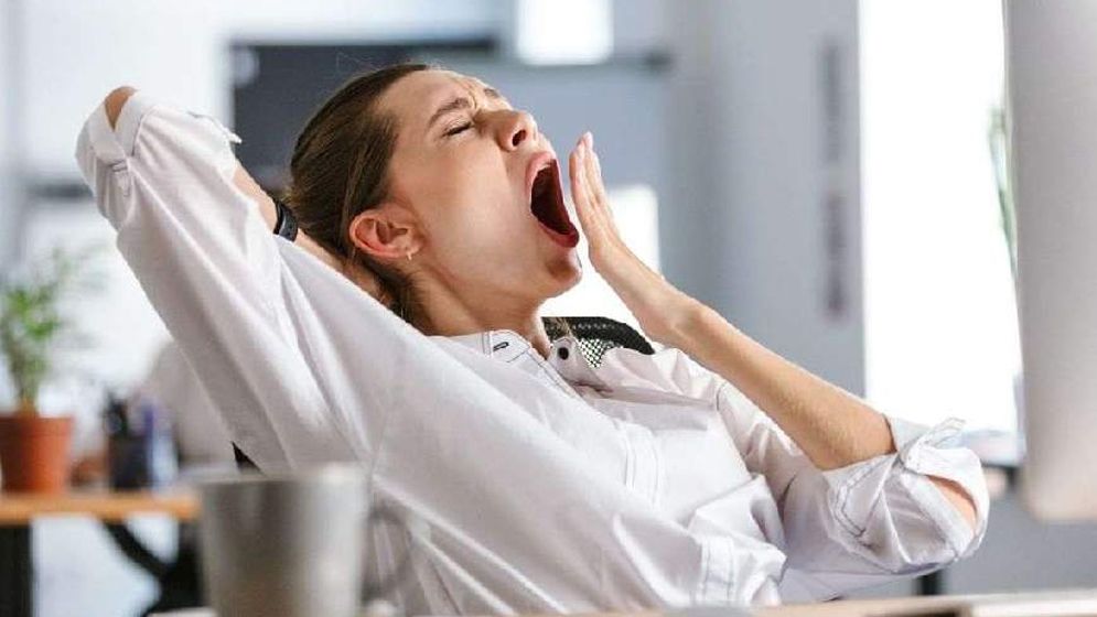 সারারাত ঘুমালেও কেন শরীর ক্লান্ত লাগে?