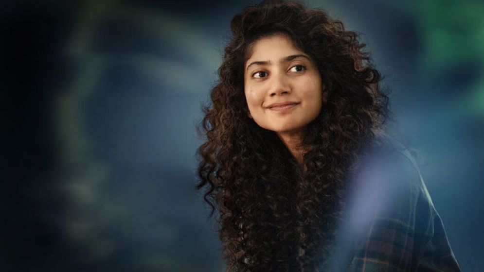 গালে ব্রণ থাকলেও রূপে মুগ্ধ ভক্তরা, সৌন্দর্যের রহস্য জানালেন সাই পল্লবী