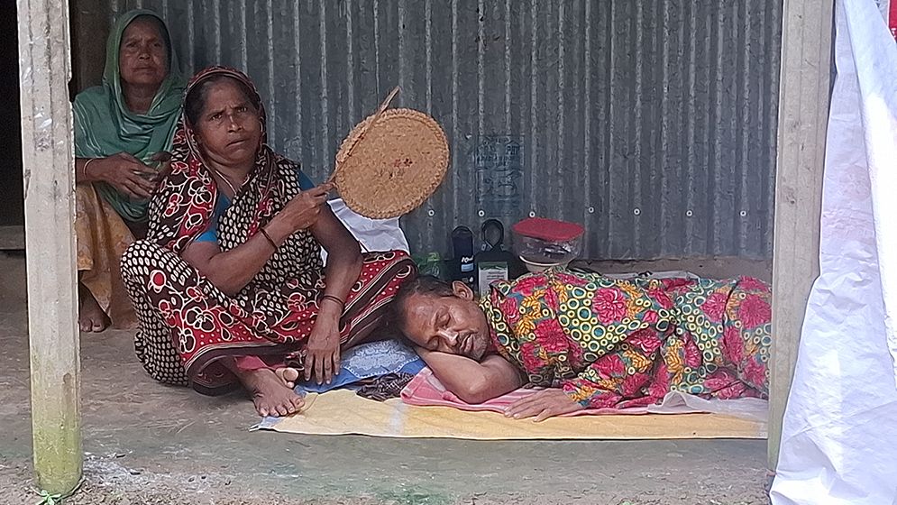 স্ত্রীর নির্মমতা: সেই প্রবাসীকে চাঁদা তুলে চিকিৎসার উদ্যোগ