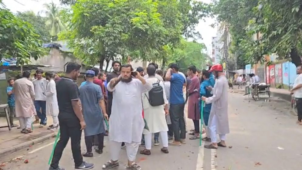 সংঘর্ষের পর হল ছাড়ল শিবির, ঢুকল ছাত্রদল