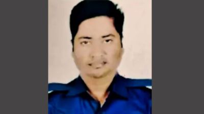 পুলিশের পিকআপের ওপর ট্রাক উল্টে কনস্টেবল নিহত