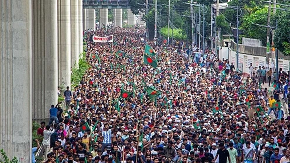 ক্ষোভের আগুনে পোড়ে ফ্যাসিস্টের আস্তানা