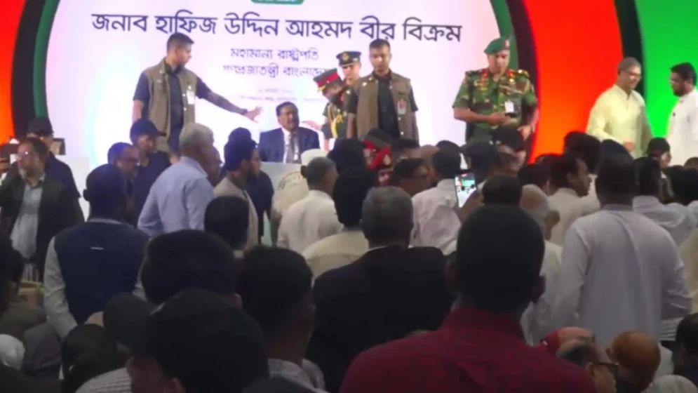 জুলাই গণ–অভ্যুত্থান দিবসের অনুষ্ঠানে রাষ্ট্রপতির সামনেই হট্টগোল