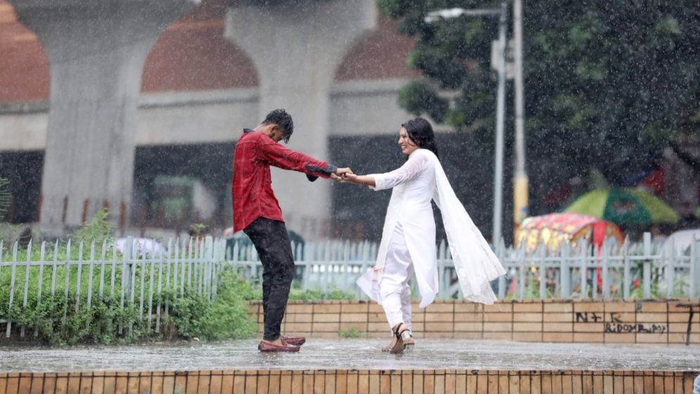 অনুমতি ছাড়া কারও ছবি তোলা কি অপরাধ?