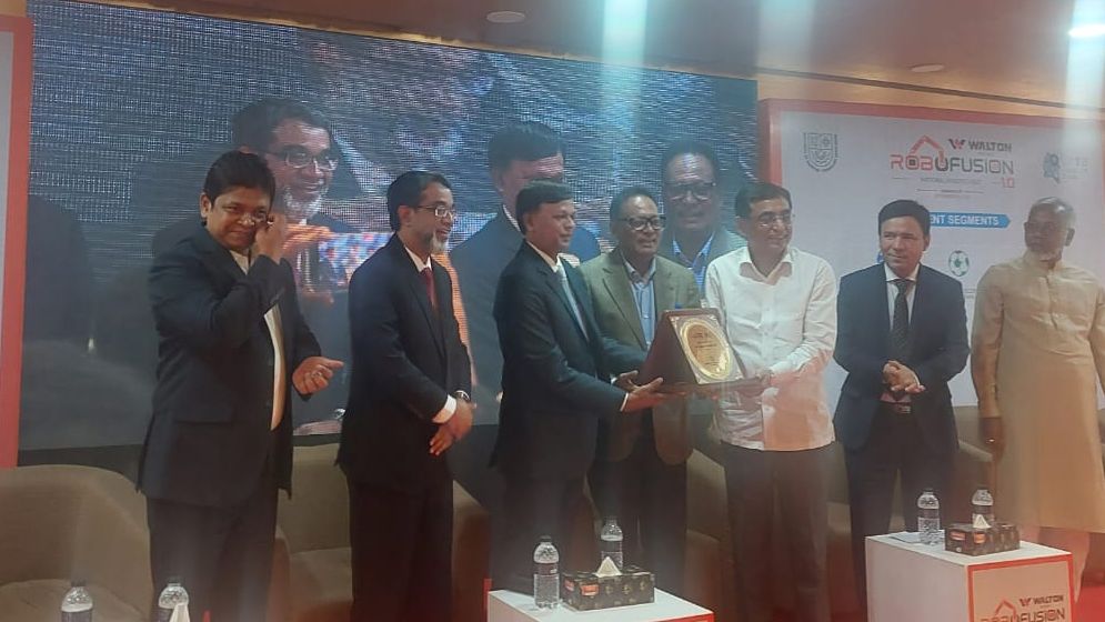 শিক্ষার্থীদের বাস্তব সমস্যা সমাধানে সক্ষমতা অর্জন করতে হবে: মন্ত্রী