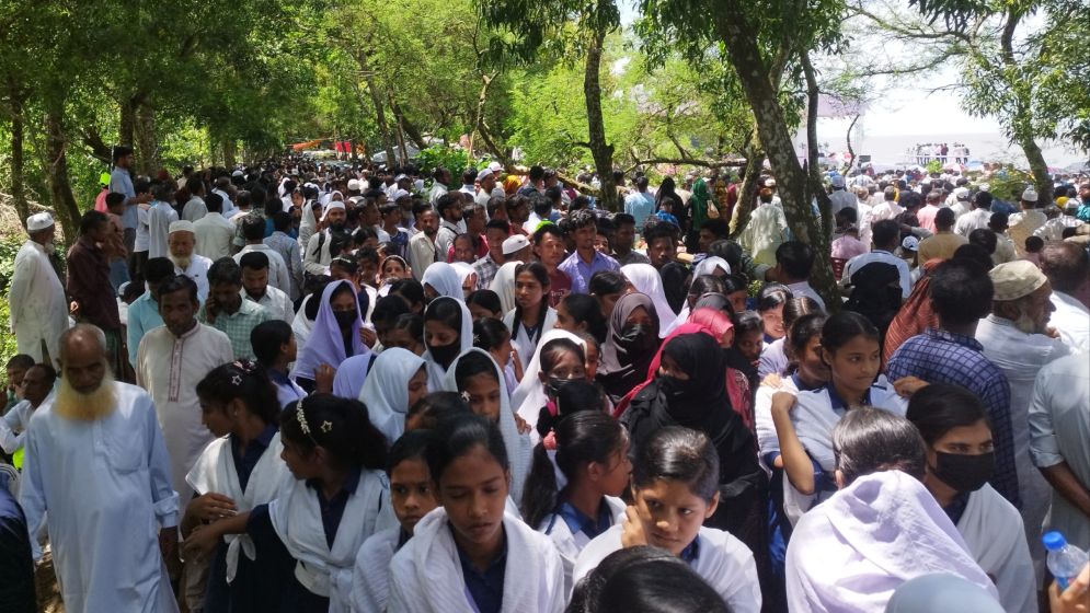 প্রধানমন্ত্রীর আগমনে বাঁশখালীতে উপচে পড়া ভিড়