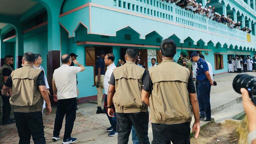 হেফাজতে ইসলামের আমিরের সঙ্গে প্রধানমন্ত্রী তারেক রহমানের সৌজন্য সাক্ষাৎ