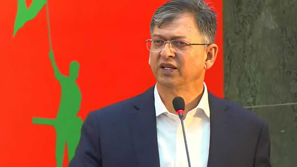 ‘হাসিনা কার্ড’ খেলবেন আবার বন্ধুত্ব চাইবেন