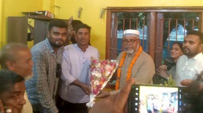 লাঙ্গলের বিজয়ী চেয়ারম্যানকে ফুল দেওয়ায় পদ হারালেন ছাত্রলীগ সভাপতি