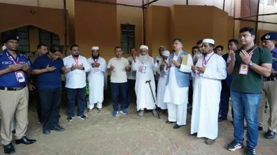 আল্লামা আহমদ শফীর কবর জিয়ারত করলেন প্রধানমন্ত্রী