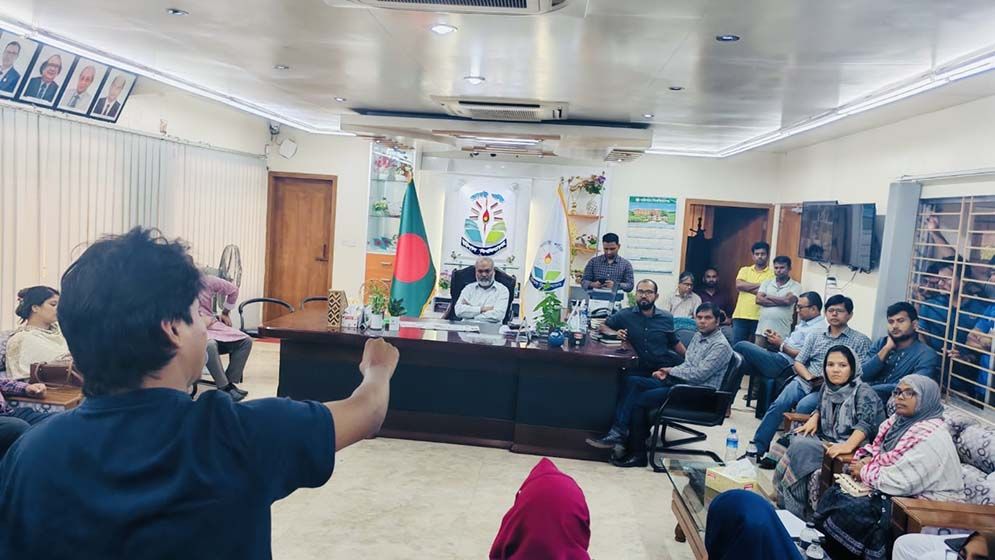 সড়কে ববি শিক্ষার্থী নিহত, ভিসির দপ্তরে হট্টগোল মহাসড়ক অবরোধ