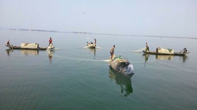 কাপ্তাই হ্রদে মাছ শিকারের নিষেধাজ্ঞা প্রত্যাহার, স্বস্তিতে জেলেরা