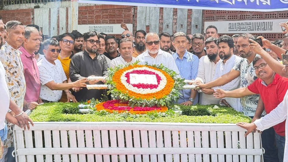 কোকোর জন্মবার্ষিকীতে বনানী কবরস্থানে স্বেচ্ছাসেবক দলের শ্রদ্ধা