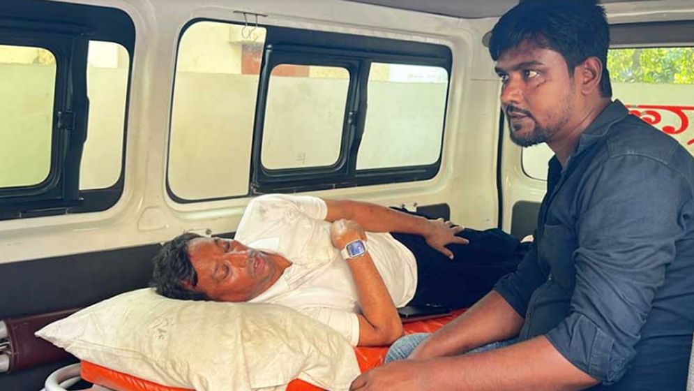 ঘুস না দেওয়ায় ঠিকাদারকে মারধরের অভিযোগ পৌর কর্মকর্তার বিরুদ্ধে