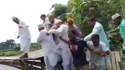 সাঁকো ভেঙে নদীতে জামায়াত নেতা, রক্ষা পেলেন এমপি