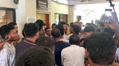 নাটোরে ছাত্রদল-বিএনপির বিক্ষোভ, ইউএনও অফিসে হামলা