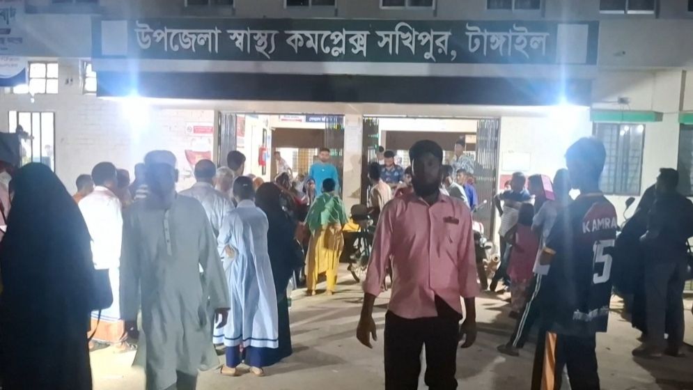 গলায় রুটি আটকে স্কুলছাত্রীর মৃত্যু
