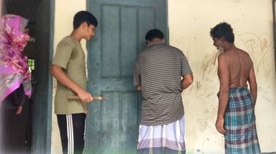 ১৬ বছর পর তালা ভেঙে কলেজে প্রবেশ এক ভাইয়ের