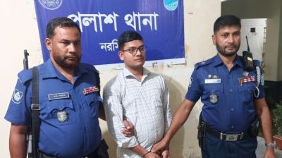 সাব-রেজিস্ট্রি অফিসে জালিয়াতির সময় ভুয়া সিভিল কোর্ট কমিশনার ধরা